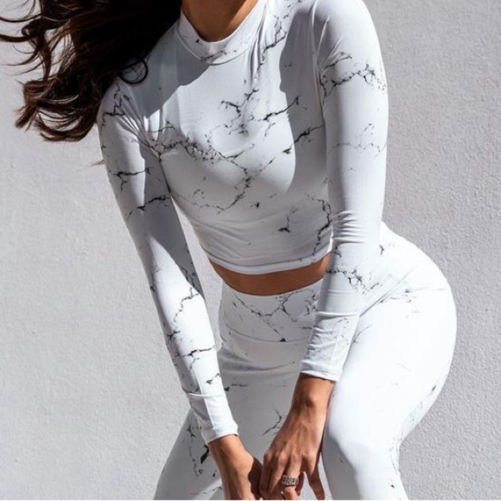 Buffbunny long sleeve marble crop top!